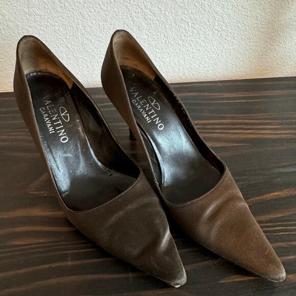 Valentino Garavani Vintage Chocolate Brown Classic Satin Pumps - Picture 12 of 12